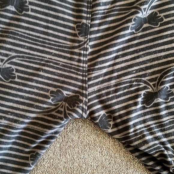 LuLaRoe distressed butterfly print leggings OS - Picture 6 of 8